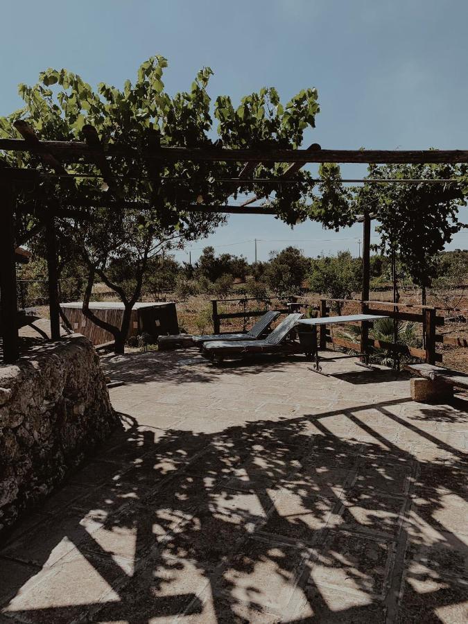 Maison d'hôtes Trullo Contrada Stracca à Alliste Extérieur photo