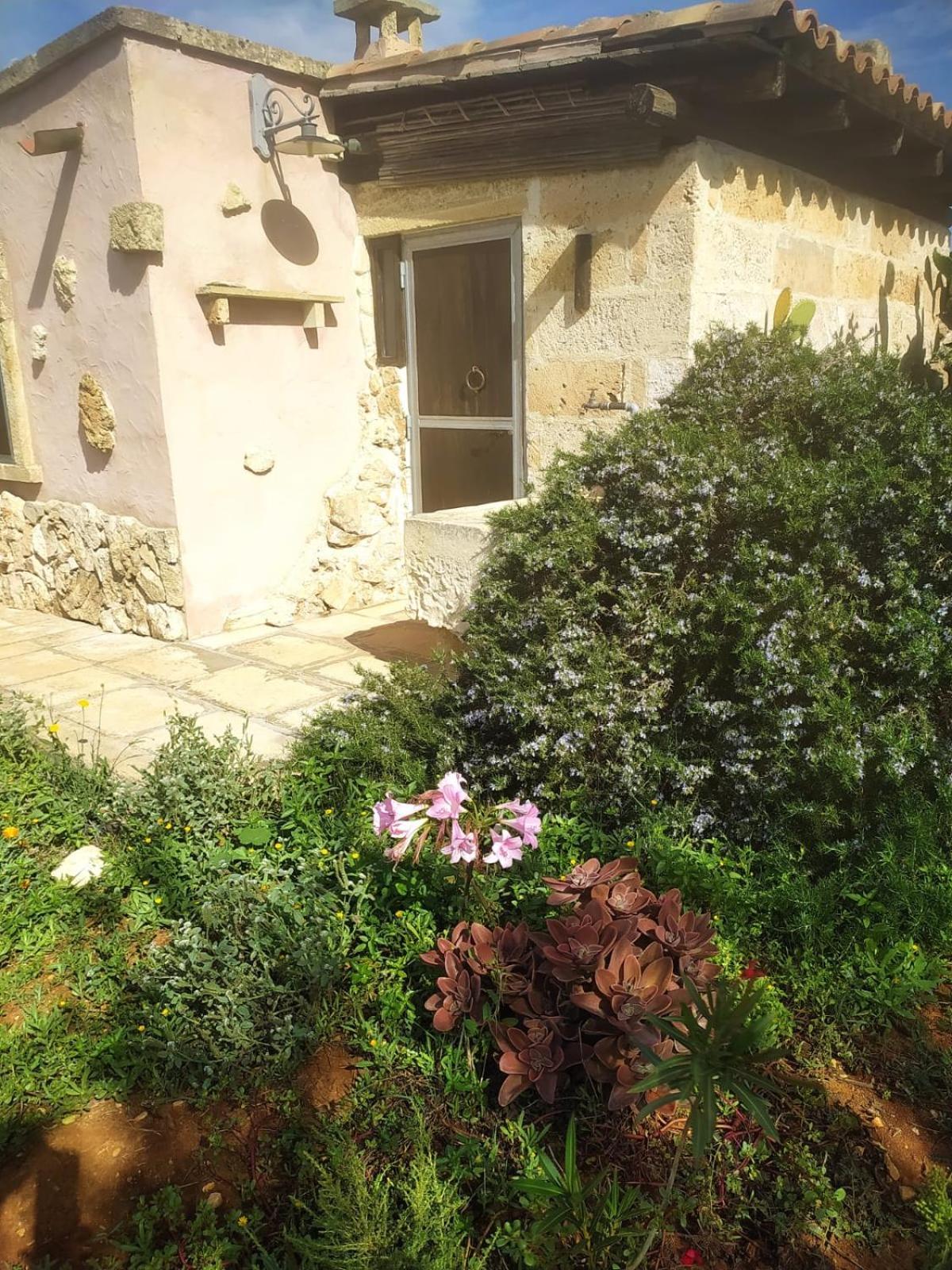 Maison d'hôtes Trullo Contrada Stracca à Alliste Extérieur photo