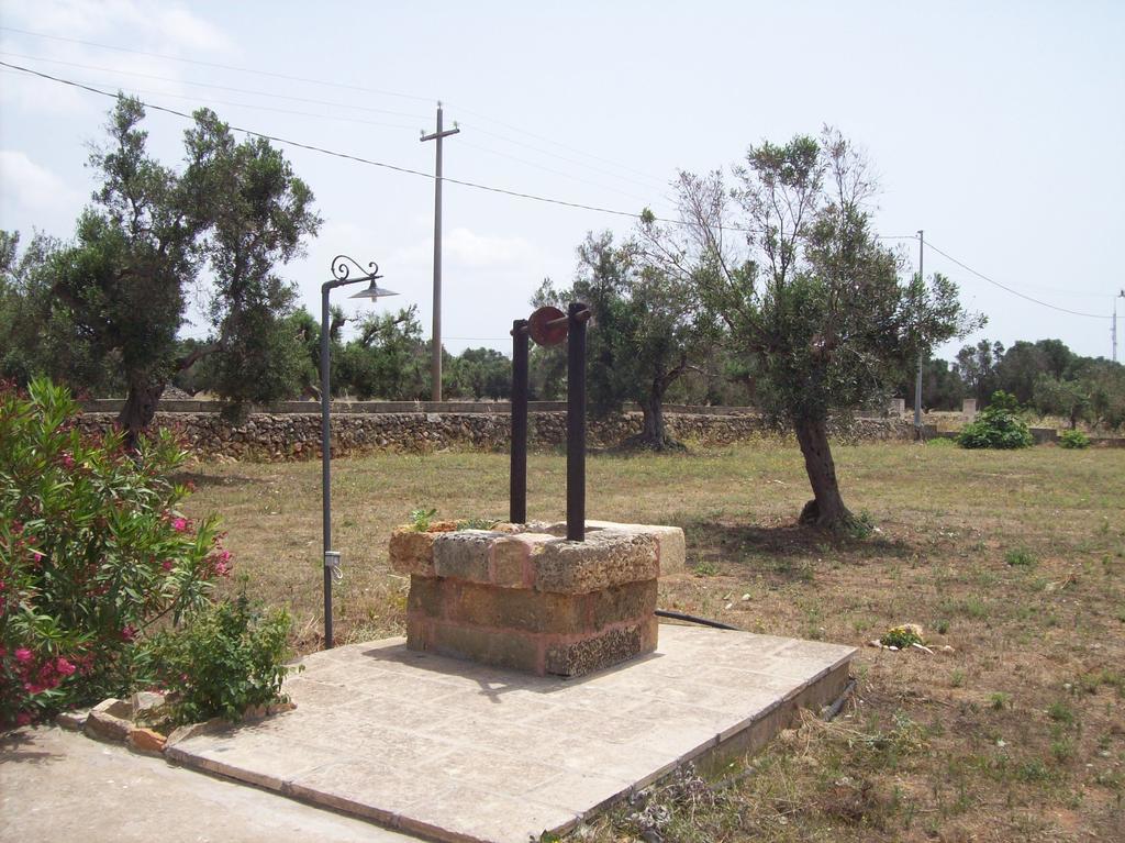 Maison d'hôtes Trullo Contrada Stracca à Alliste Extérieur photo