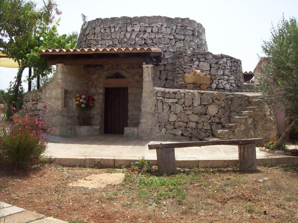 Maison d'hôtes Trullo Contrada Stracca à Alliste Extérieur photo