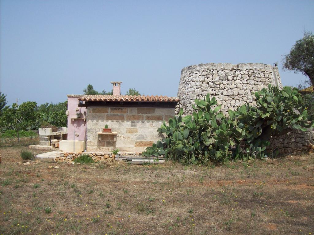 Maison d'hôtes Trullo Contrada Stracca à Alliste Extérieur photo
